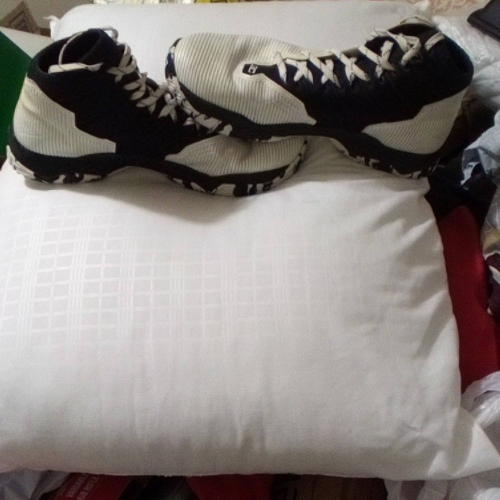 Shoes. - Picture 4 of 6